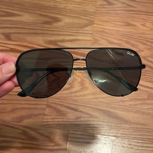 Quay aviator sunglasses black- no scratches, polarized